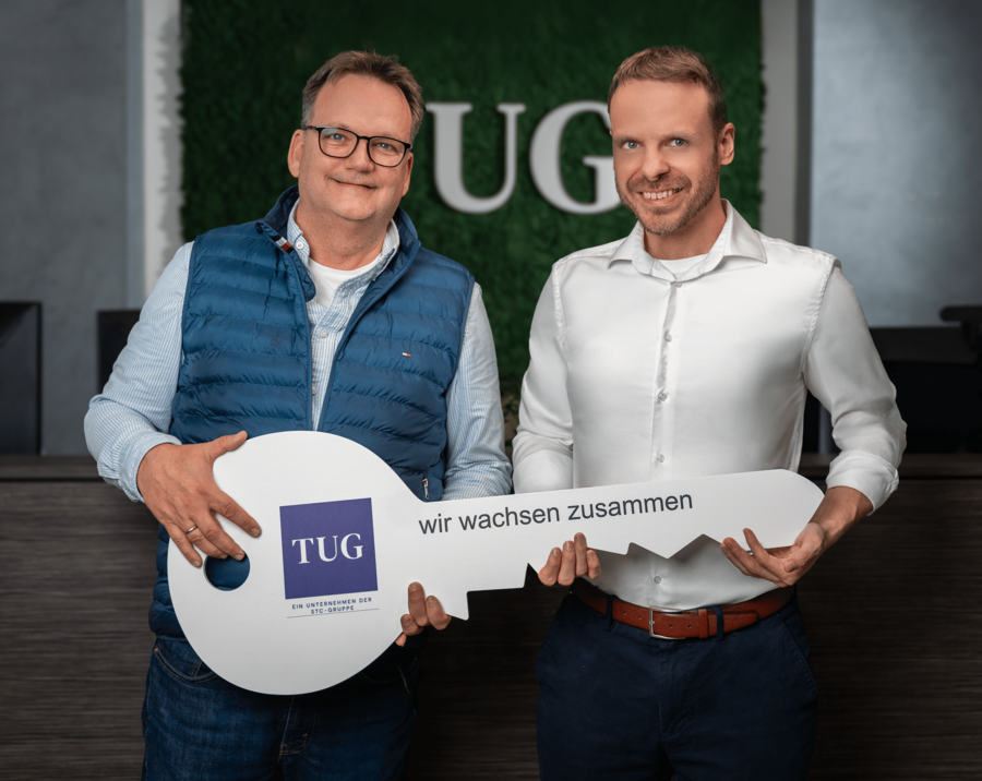 Schlüsselübergabe bei Büroeröffnung in Biedenkopf durch STC-Gruppe an TUG Versicherungsmakler